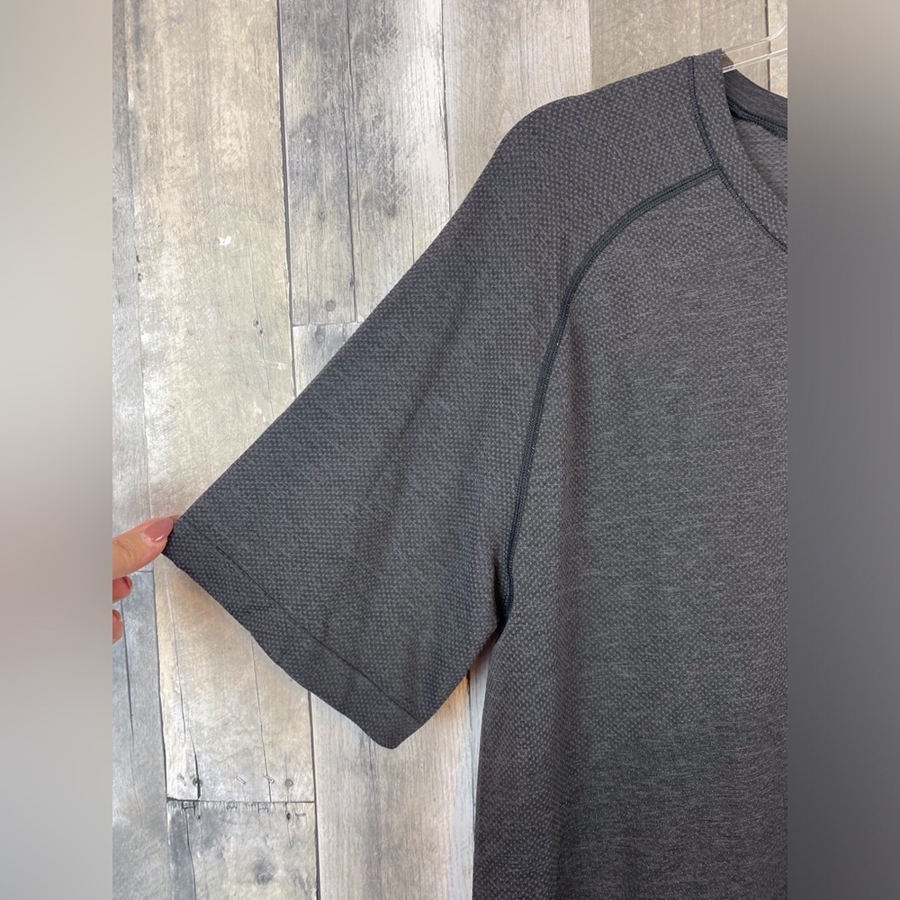Lululemon Metal Vent Tech Short Sleeve 2.0 in Graphite Grey Size Large. - Picture 5 of 14